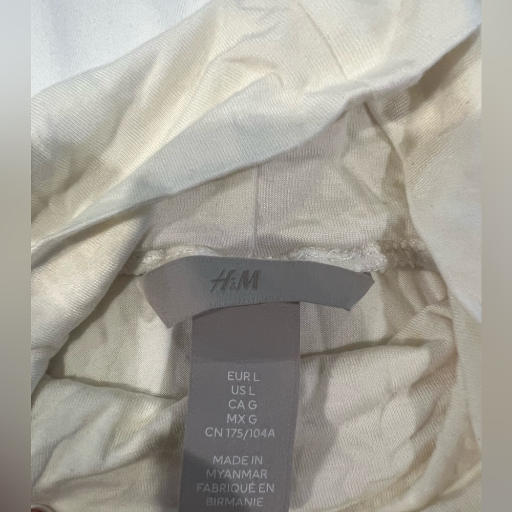 H&M White Top - Picture 2 of 3